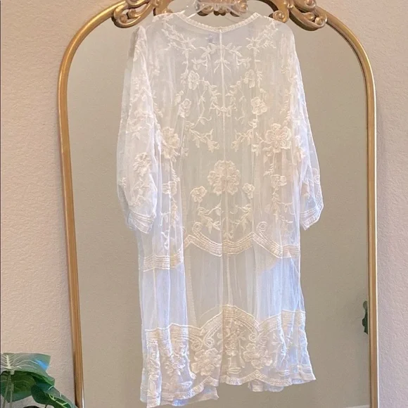 Elegant Sheer Lace Kimono Size L/XL - Picture 6 of 8